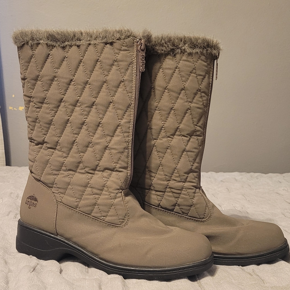Totes Women's Quilted Tan Winter Boots